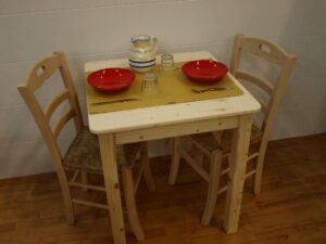Tavolo Toscana cm.70x70 H77 con piano e angoli stondati