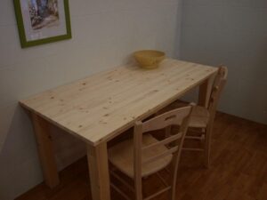 Tavolo Taverna cm.150x75 H 77.5 con piano squadrato 27 mm