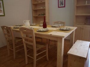 Tavolo Taverna cm.140x75 H 77.5 con piano squadrato 27 mm